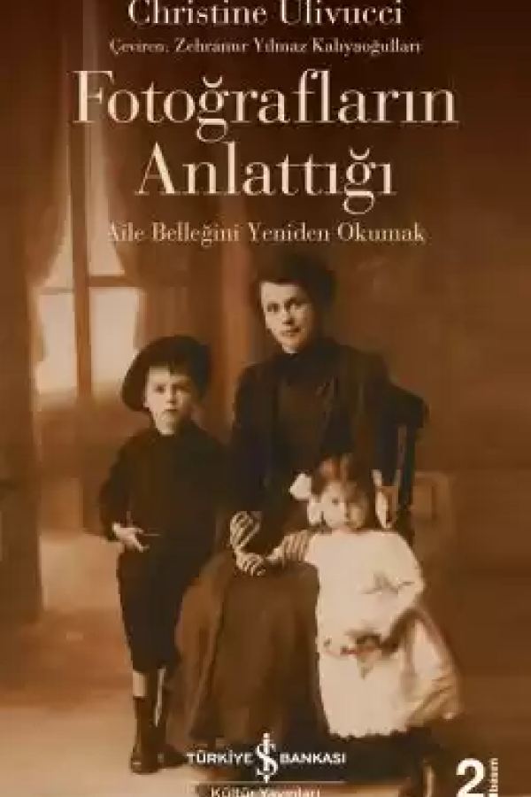 Fotoğrafların Anlattığı – Aile Belleğini Yeniden Okumak kapağı